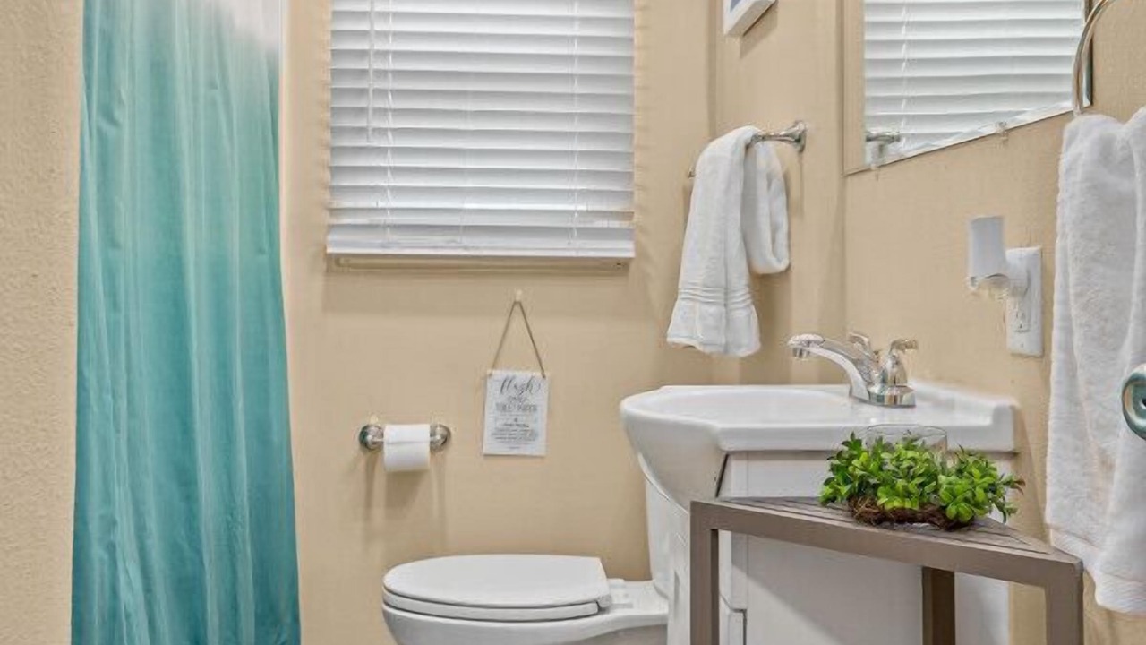 Photo of Bathroom in Central - Terry