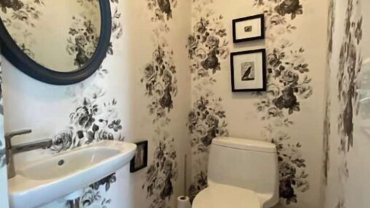 Photo of Bathroom in East Hyde Park