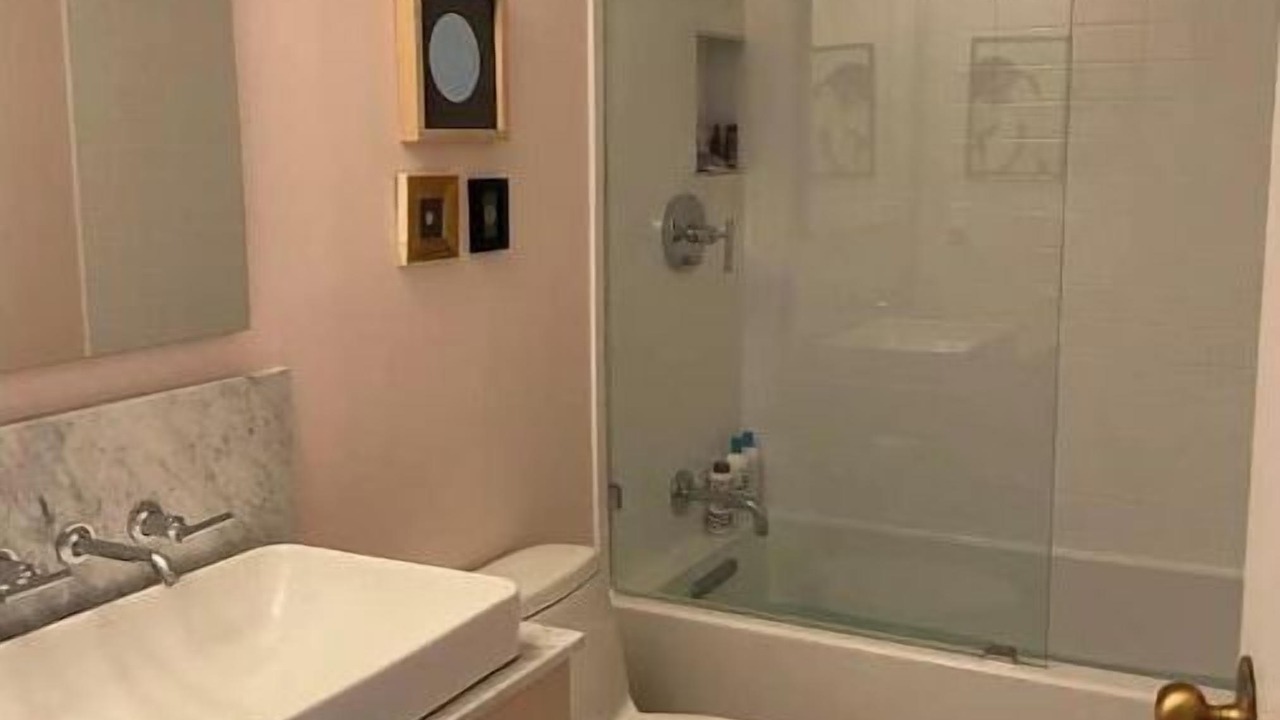 Photo of Bathroom in East Hyde Park