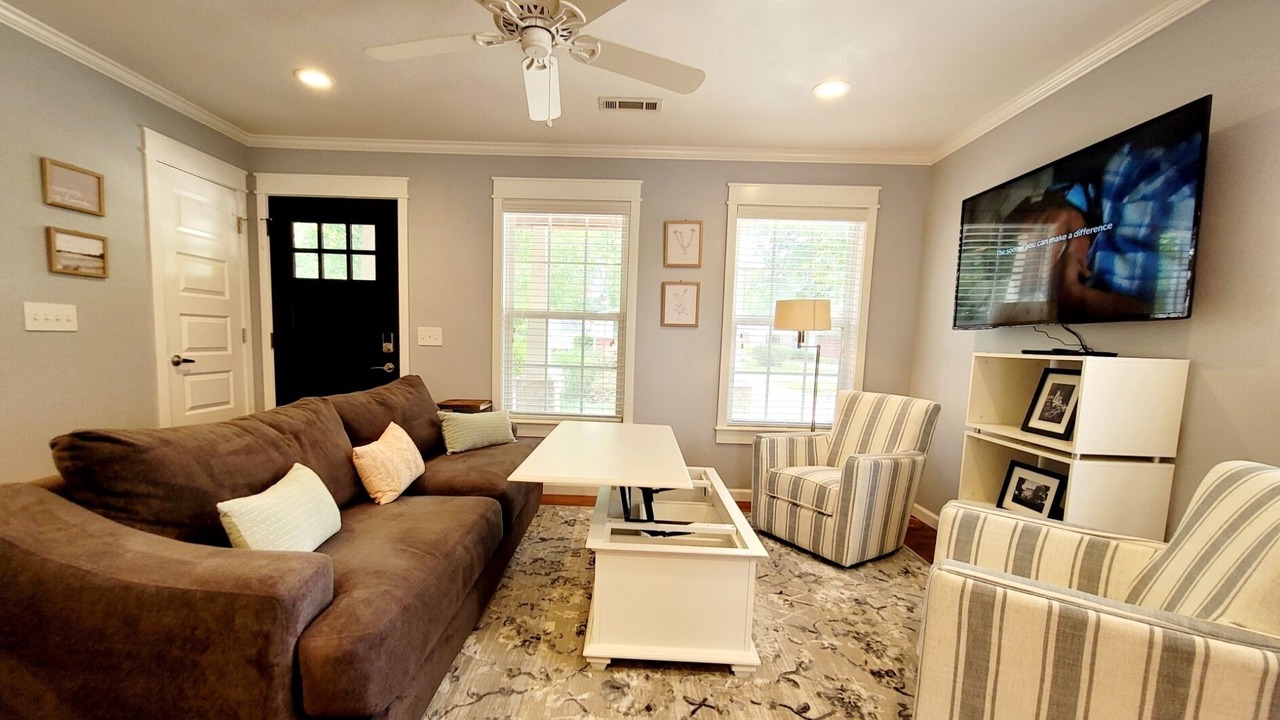 Photo of Livingroom in Downtown