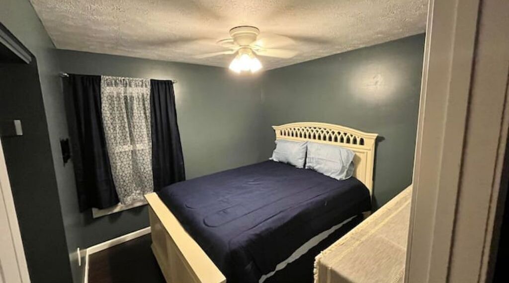 Photo of Bedroom in La Follette