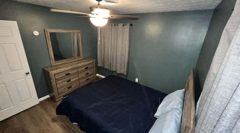 Photo of Bedroom in La Follette