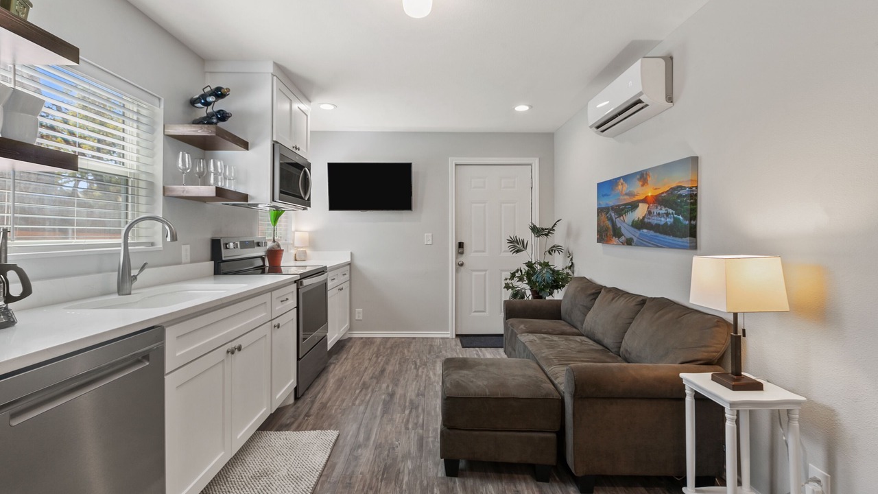 Photo of Livingroom in Bouldin