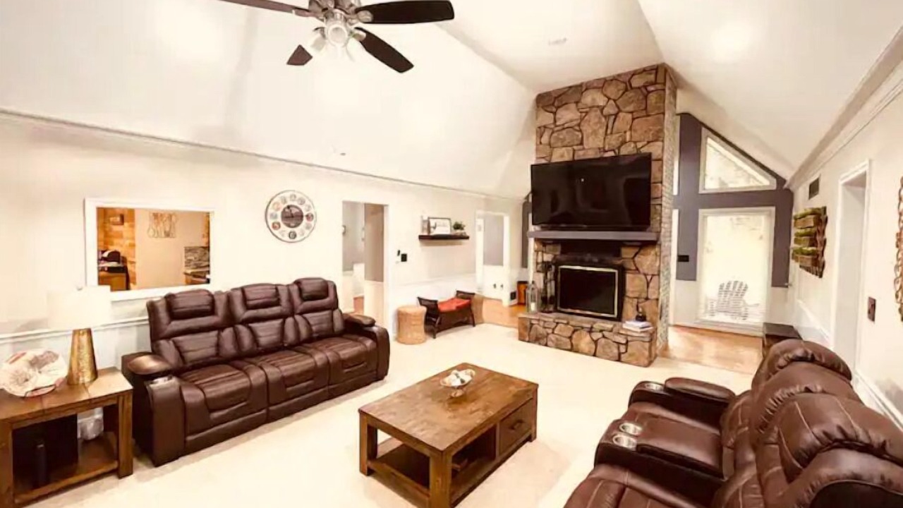 Photo of Livingroom in Johns Creek