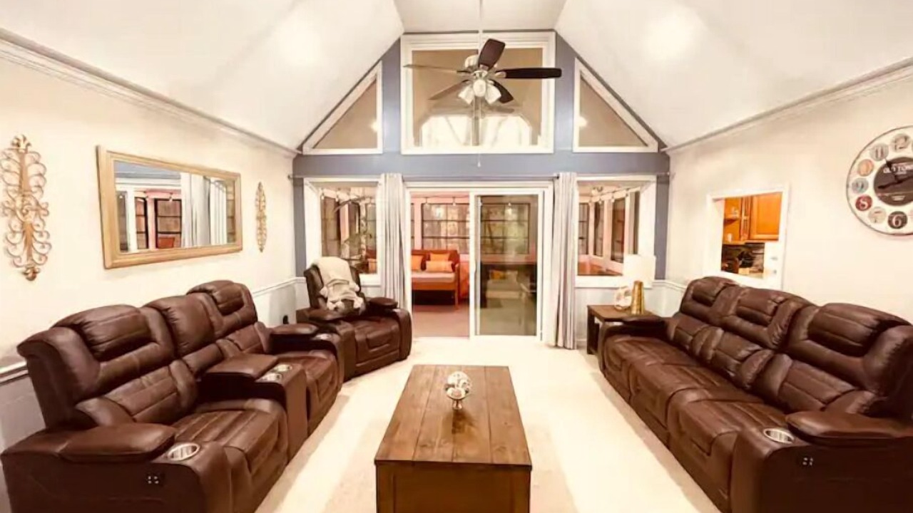 Photo of Livingroom in Johns Creek