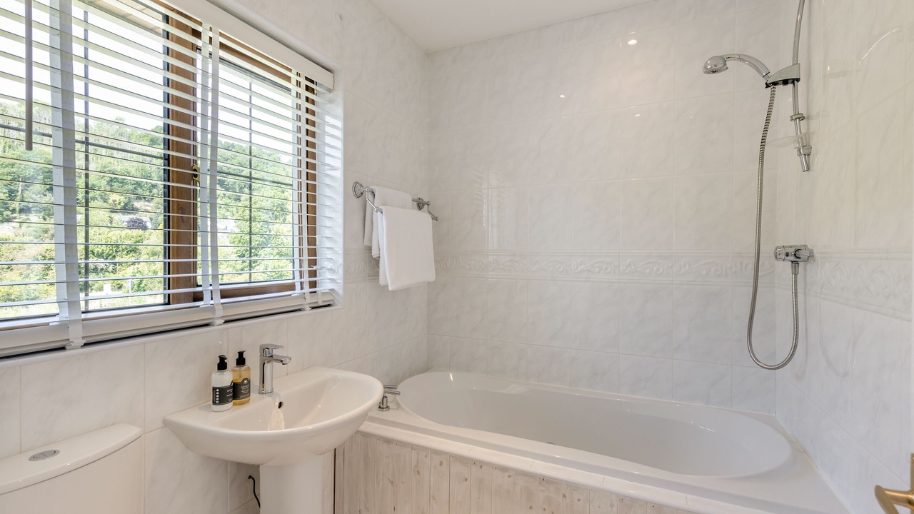 Photo of Bathroom in Llandre