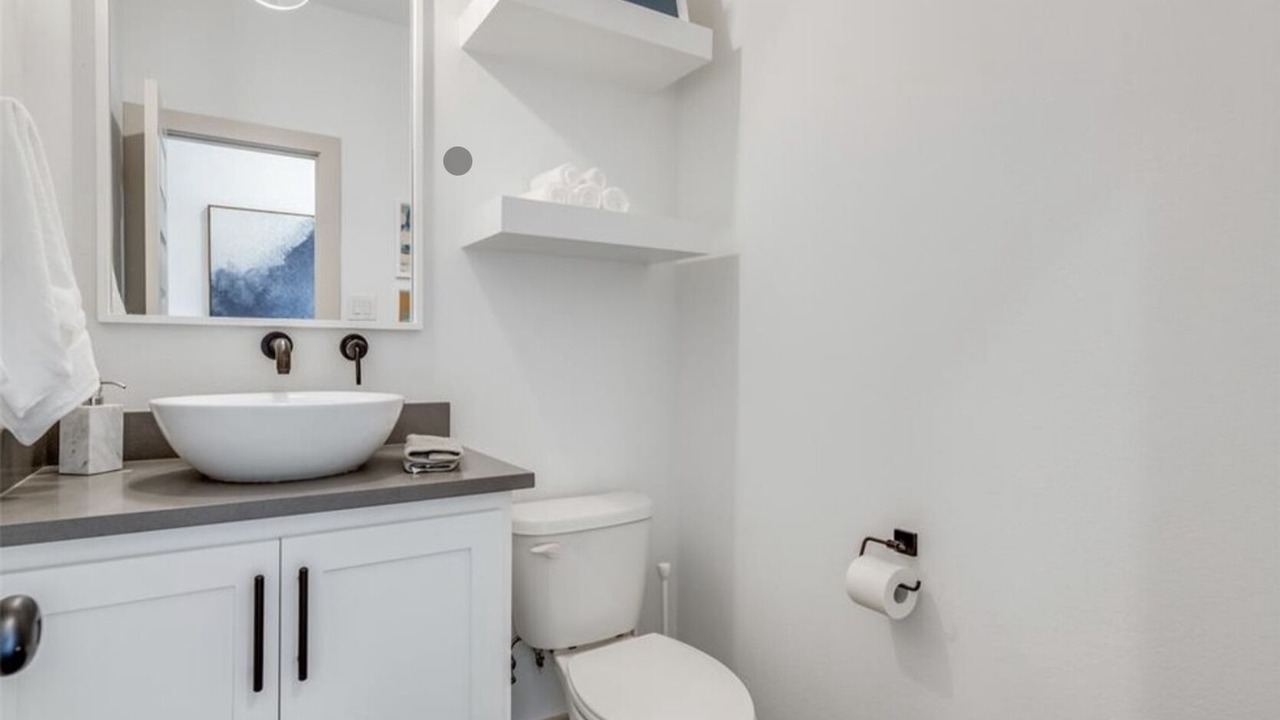 Photo of Bathroom in Central Arlington
