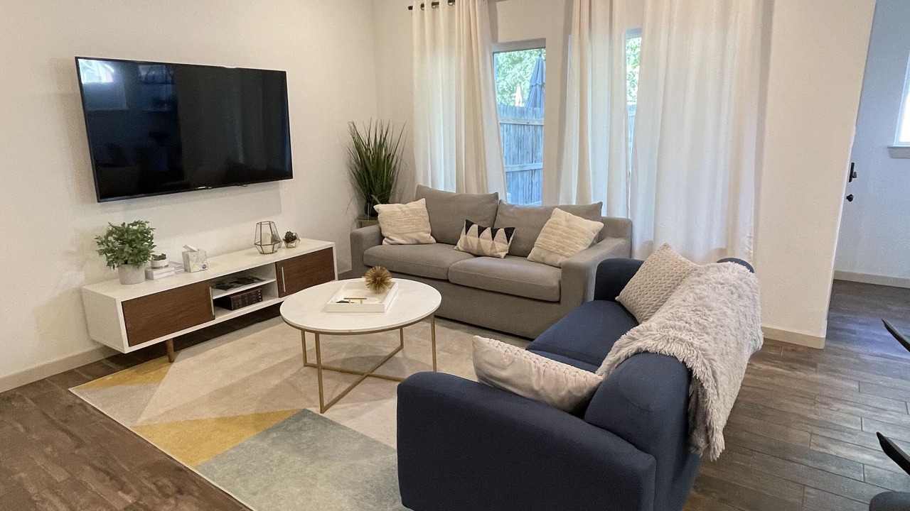 Photo of Livingroom in Central Arlington