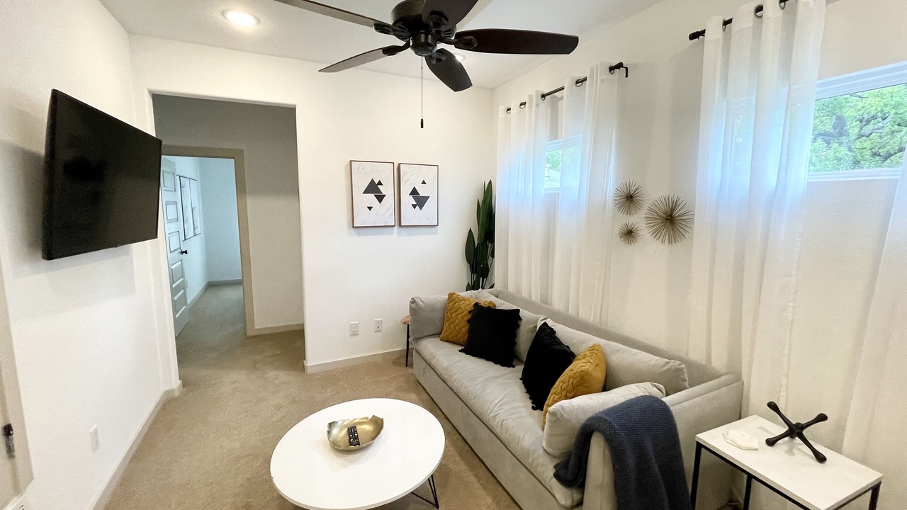 Photo of Livingroom in Central Arlington