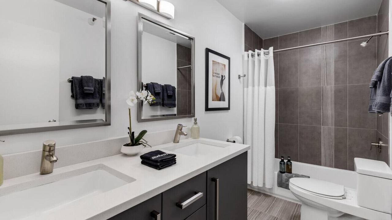 Photo of Bathroom in Printers Row