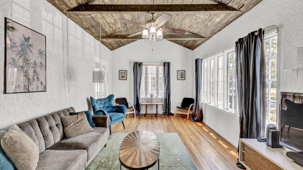 Photo of Livingroom in Kingston