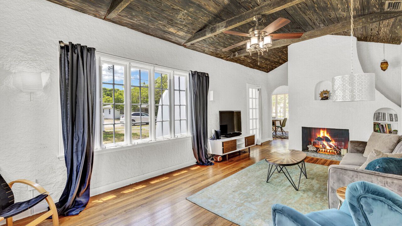 Photo of Livingroom in Kingston