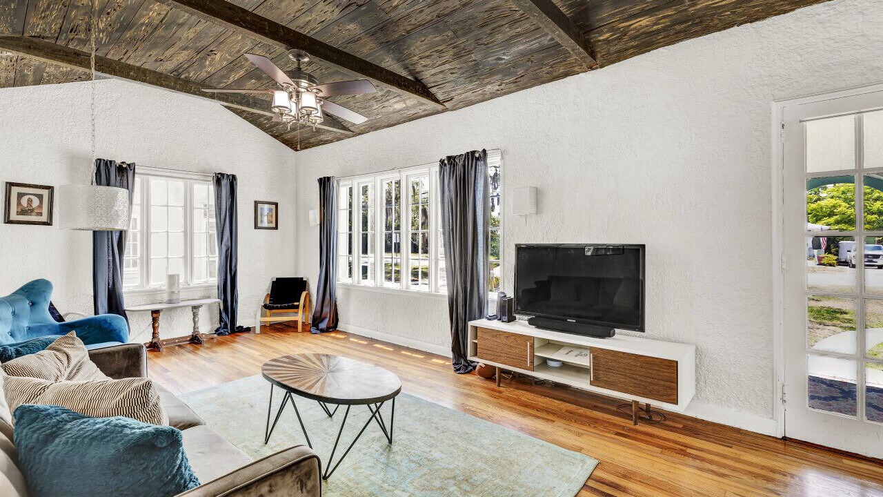 Photo of Livingroom in Kingston