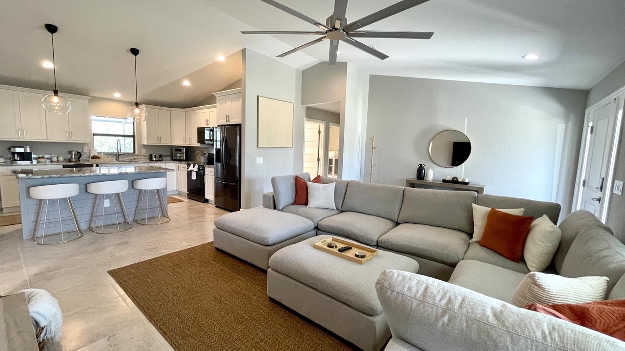 Photo of Livingroom in Englewood East