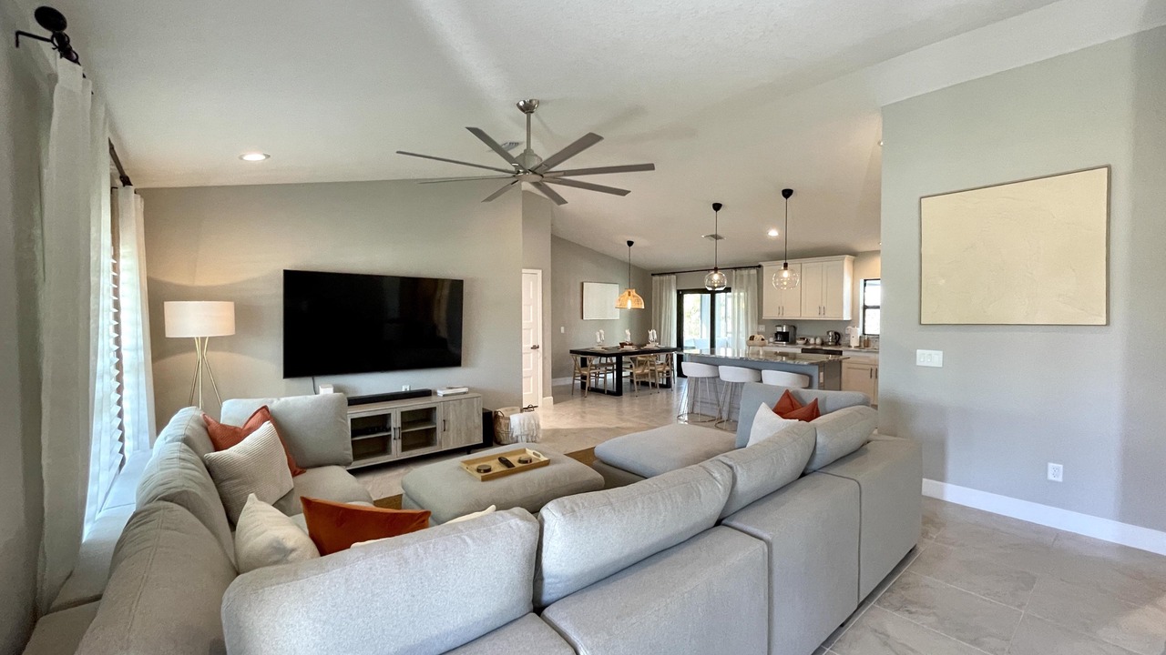 Photo of Livingroom in Englewood East