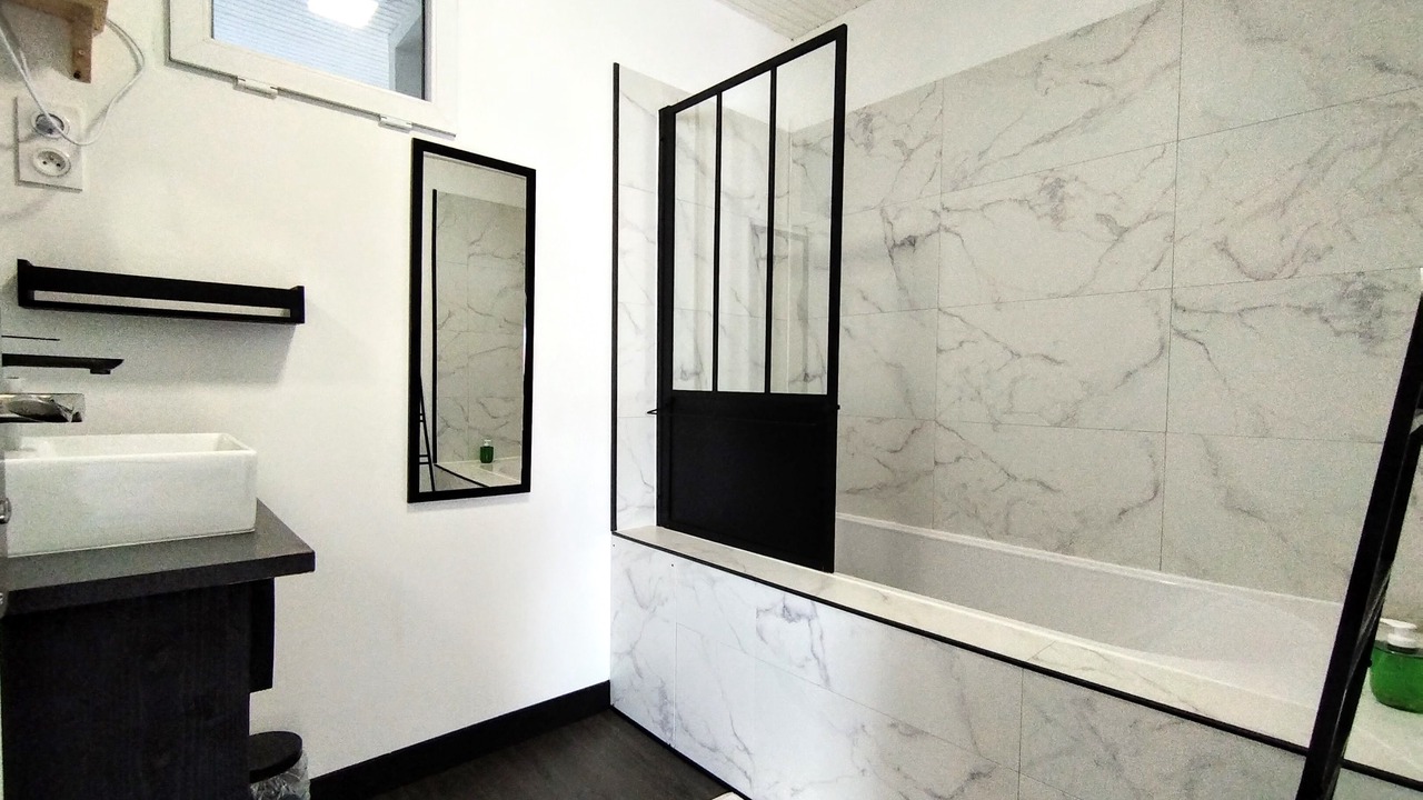 Photo of Bathroom in Celle-Levescault
