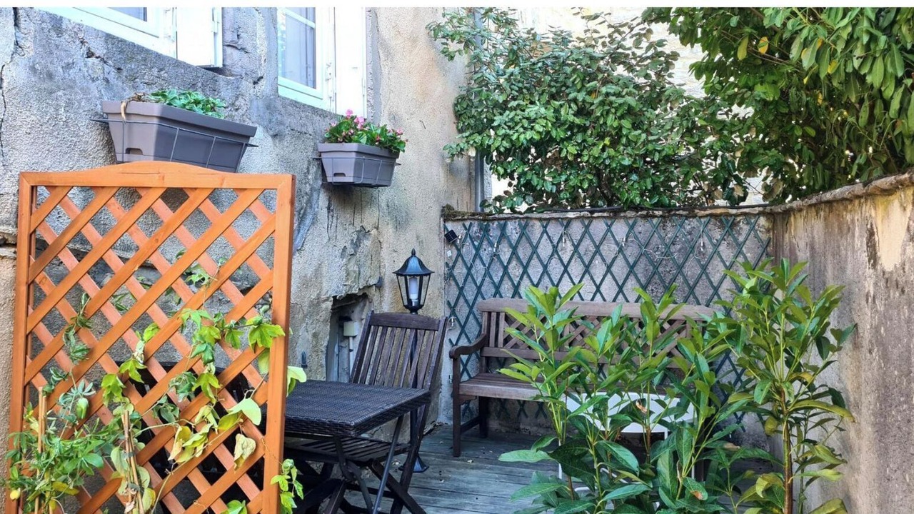 Photo of Outdoor in Chateau-Chalon