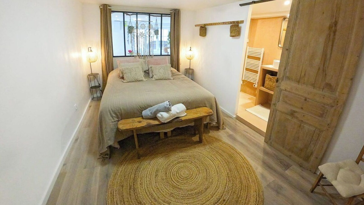 Photo of Bedroom in Chateau-Chalon