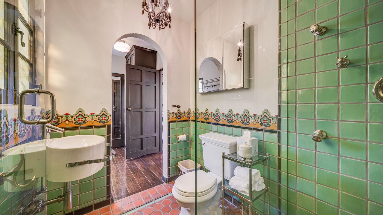 Photo of Bathroom in Rossmoyne