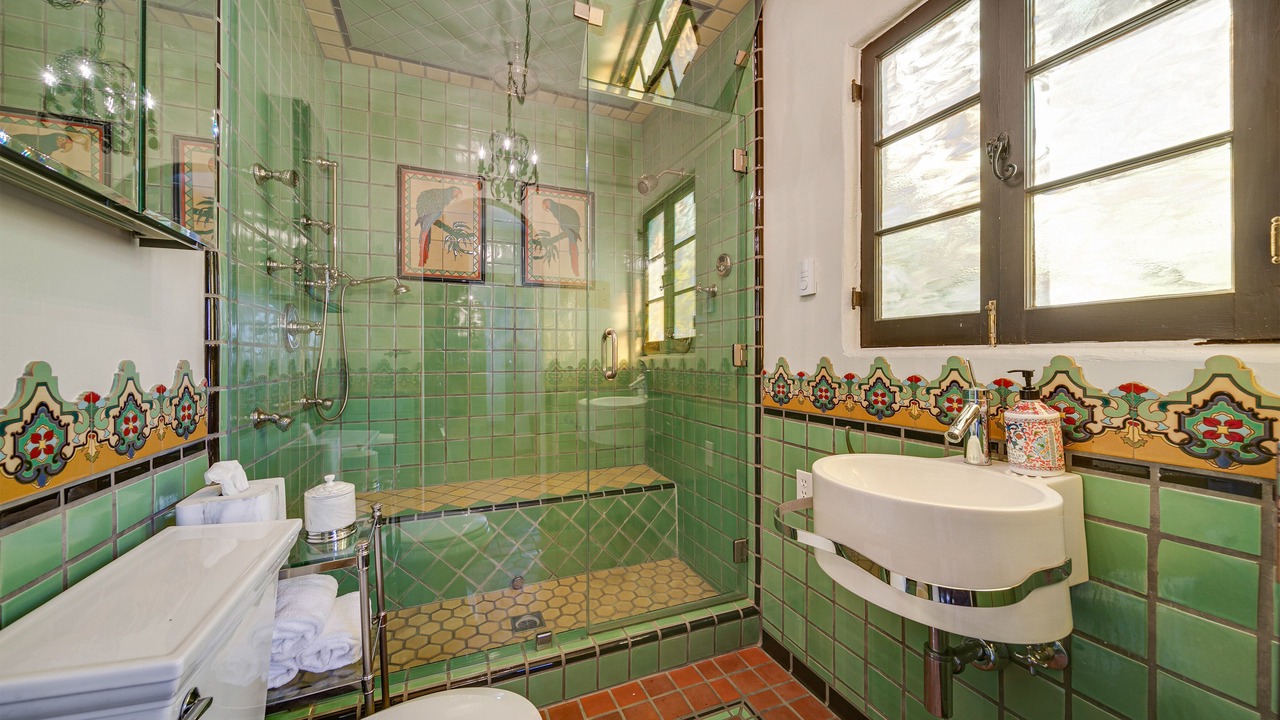 Photo of Bathroom in Rossmoyne