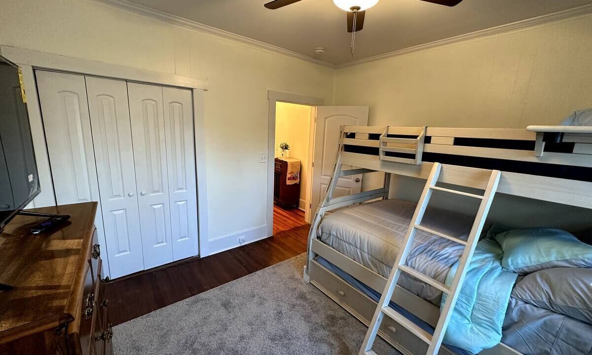 Photo of Bedroom in Etowah