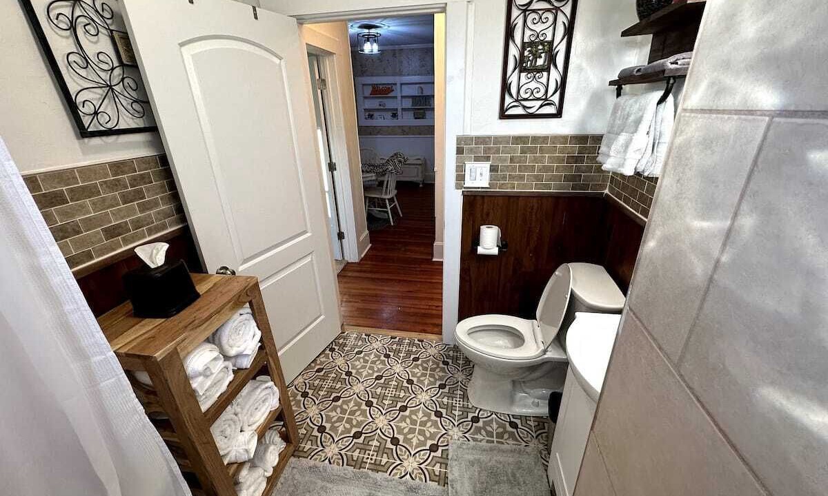 Photo of Bathroom in Etowah