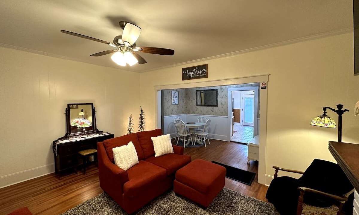 Photo of Livingroom in Etowah