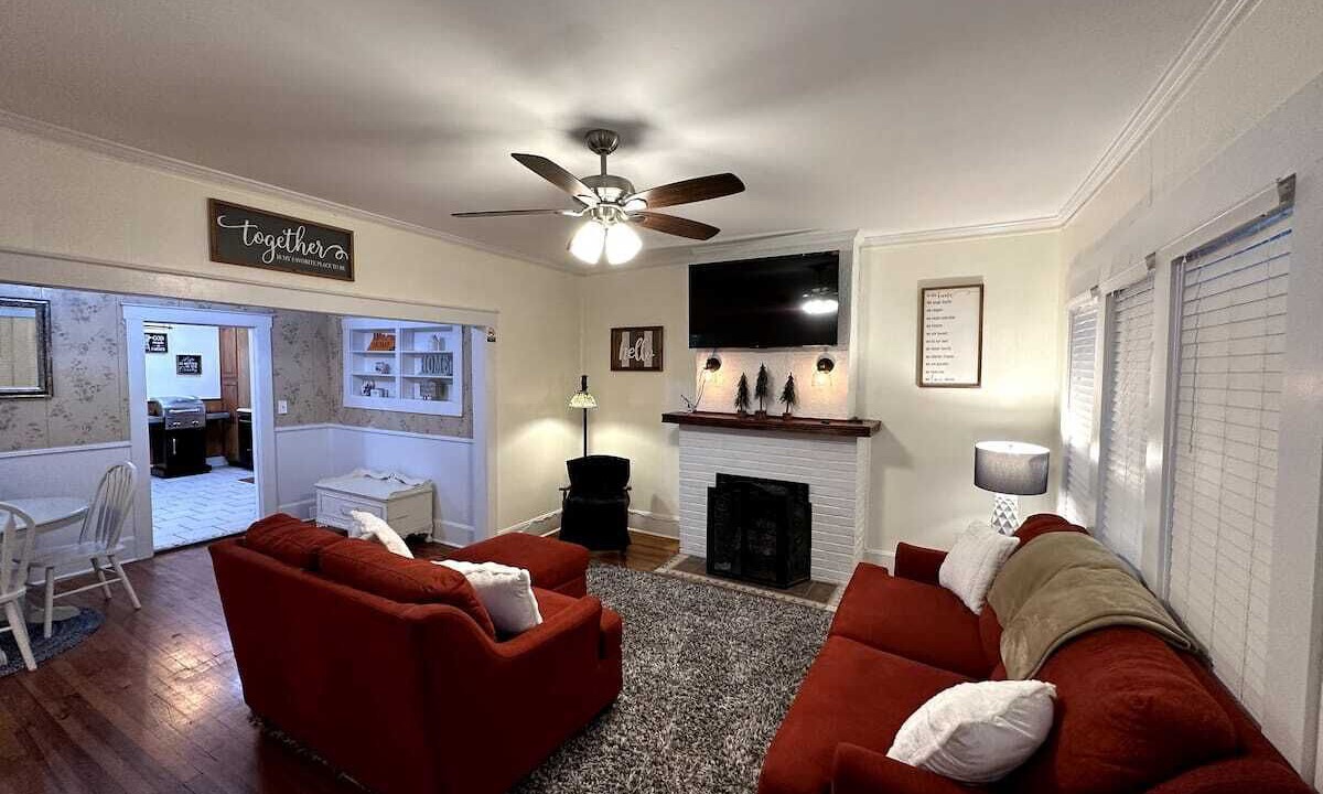 Photo of Livingroom in Etowah