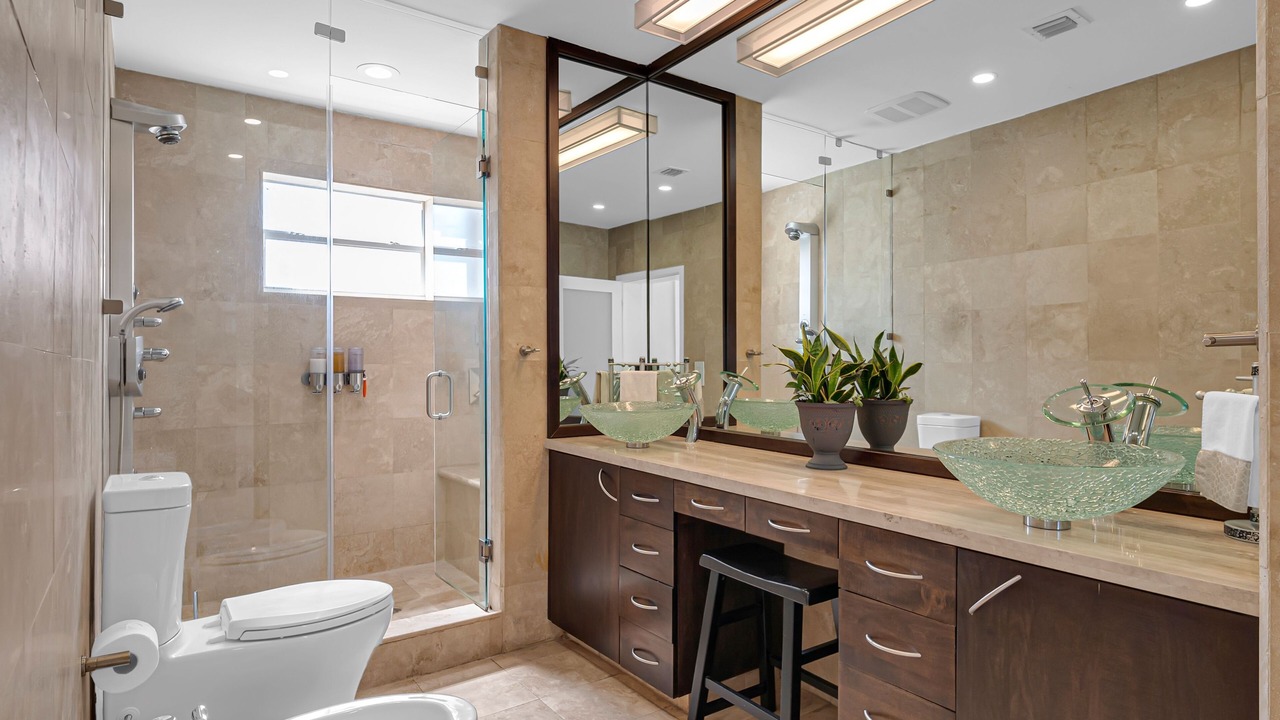 Photo of Bathroom in Coral Way