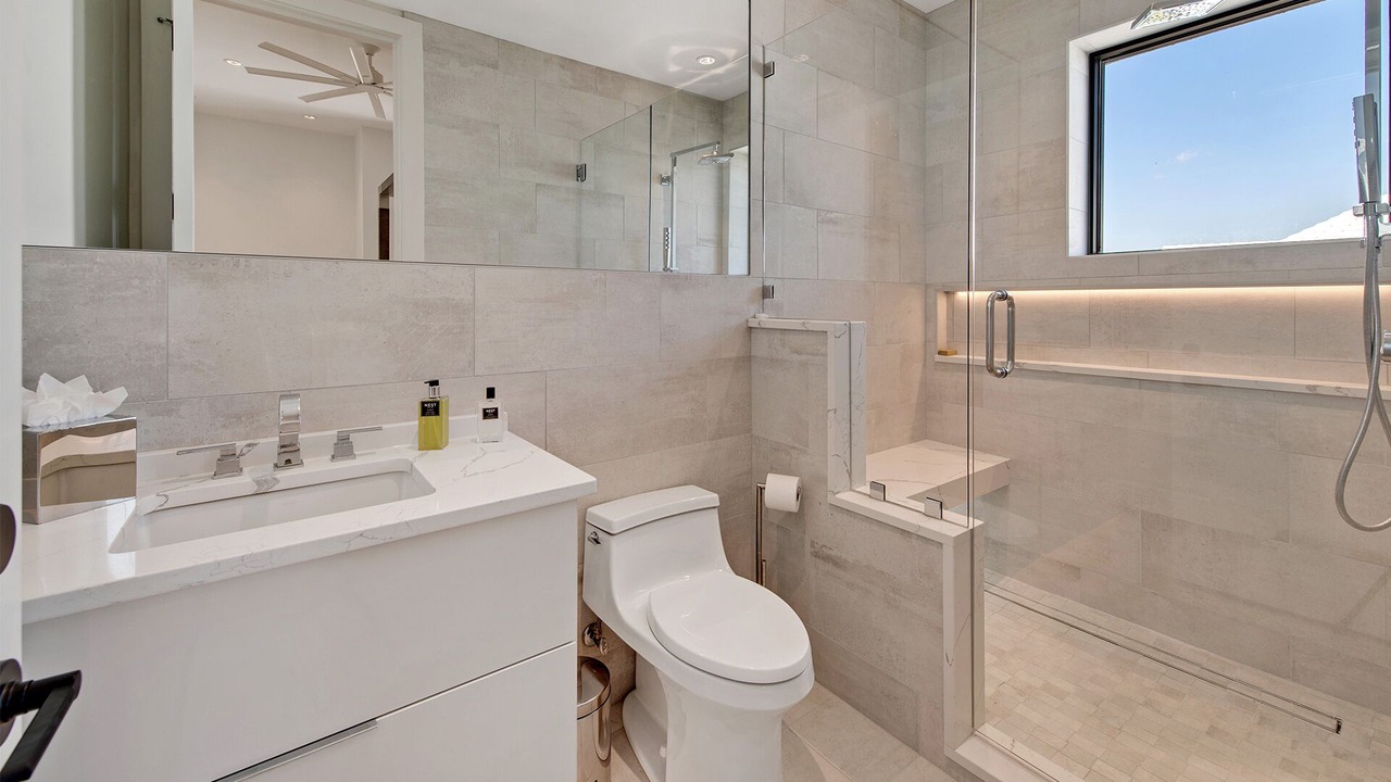 Photo of Bathroom in Debordieu Colony