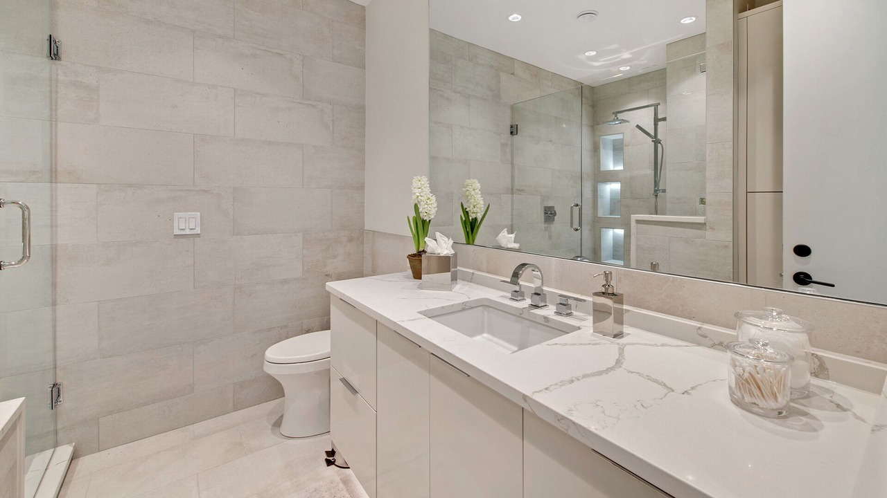 Photo of Bathroom in Debordieu Colony