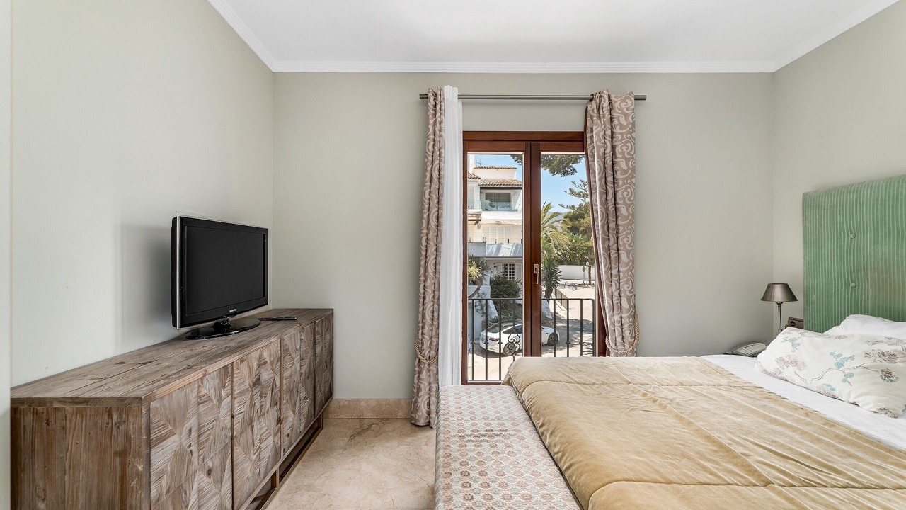 Photo of Bedroom in Golden Mile