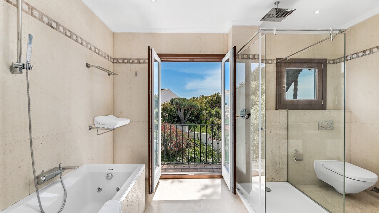 Photo of Bathroom in Golden Mile