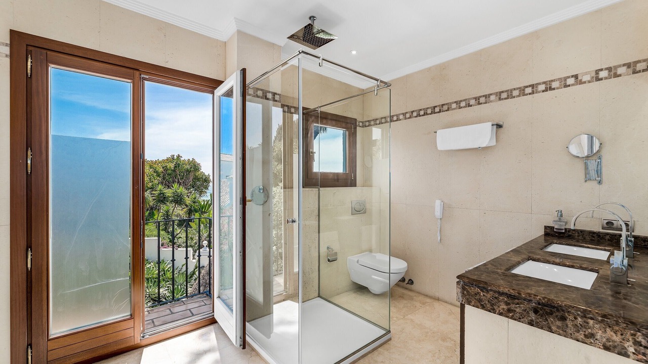 Photo of Bathroom in Golden Mile