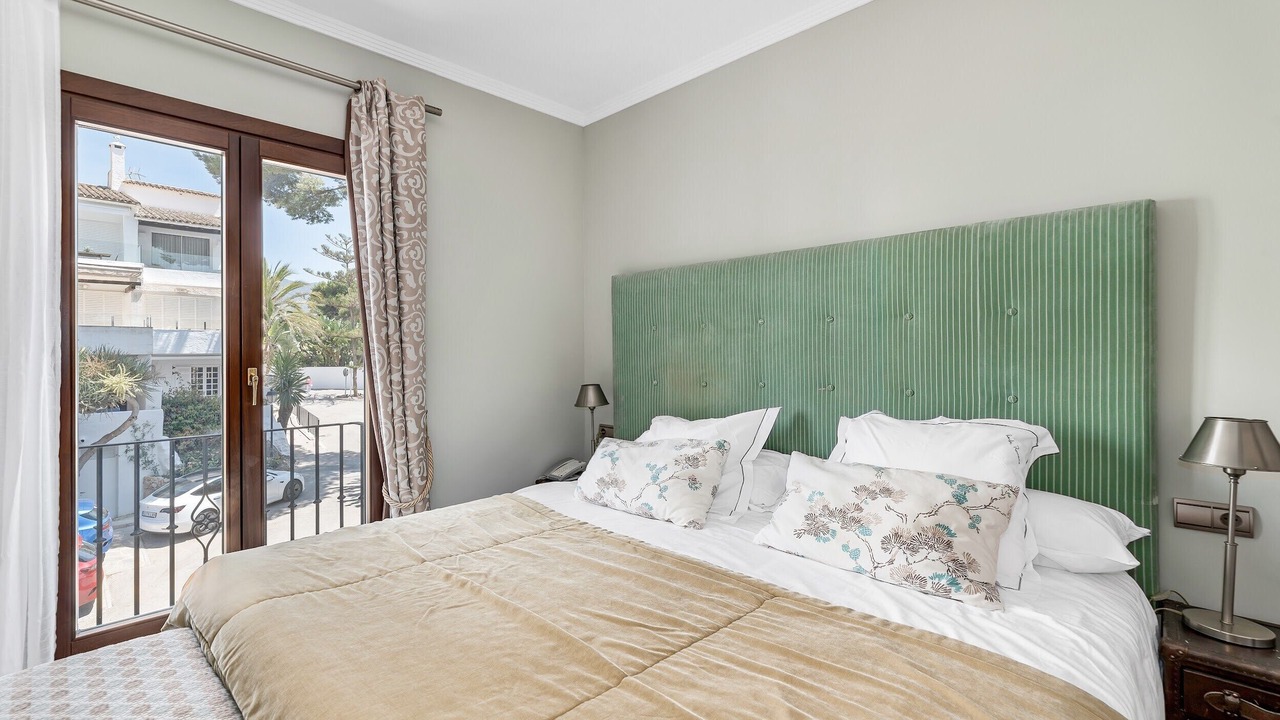 Photo of Bedroom in Golden Mile