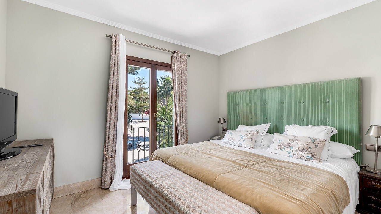 Photo of Bedroom in Golden Mile
