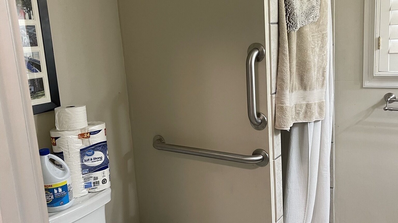Photo of Bathroom in Tahlequah