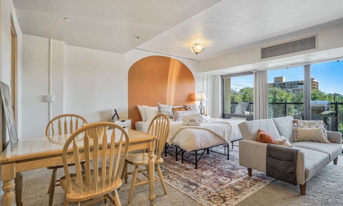 Photo of Livingroom in Central Colorado Springs
