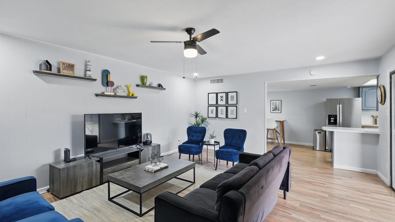 Photo of Livingroom in Northeast Carrollton