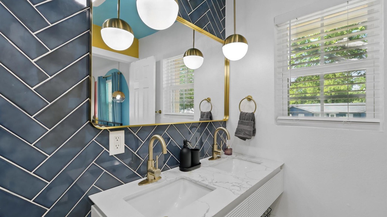 Photo of Bathroom in Park Central