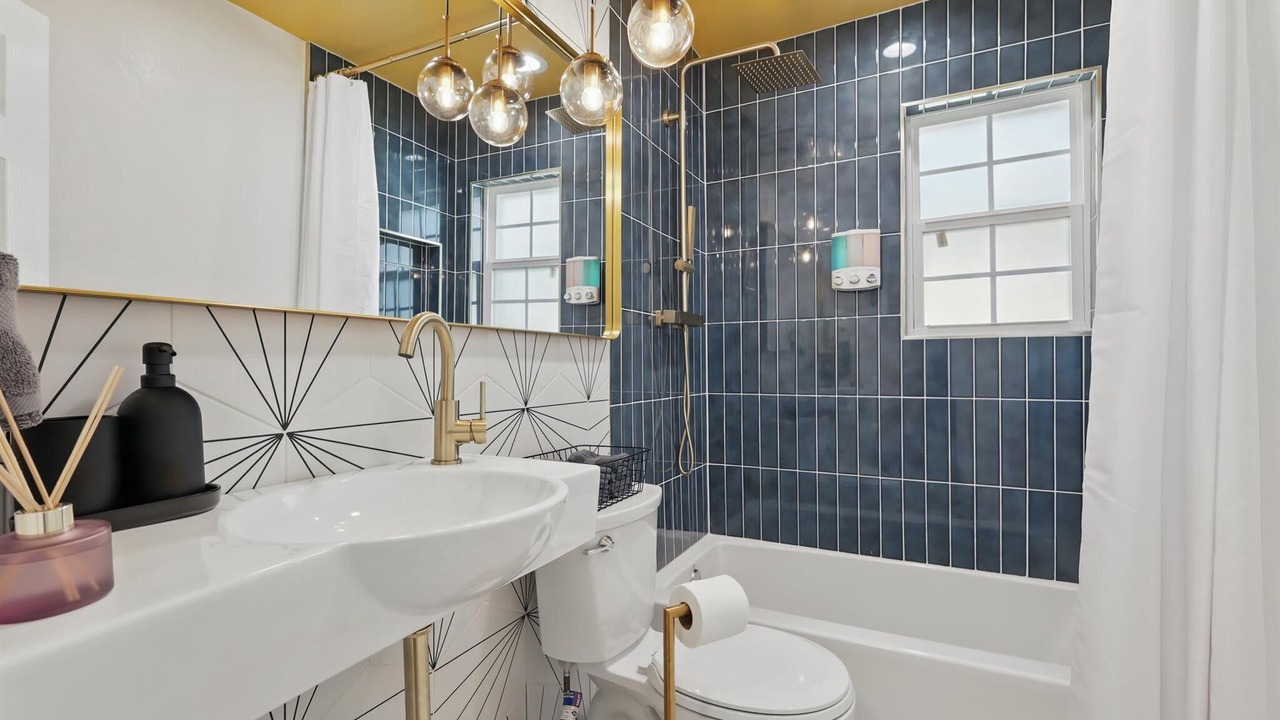 Photo of Bathroom in Park Central
