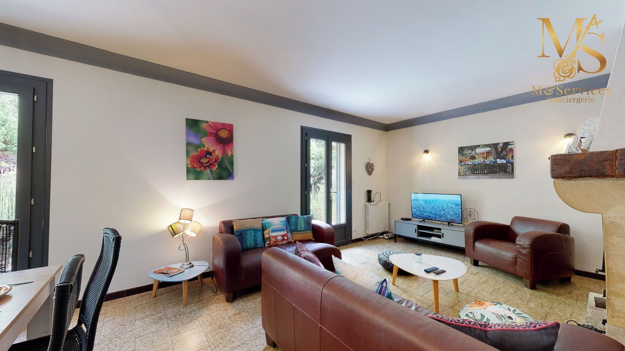Photo of Livingroom in Saint-Laurent-des-Hommes