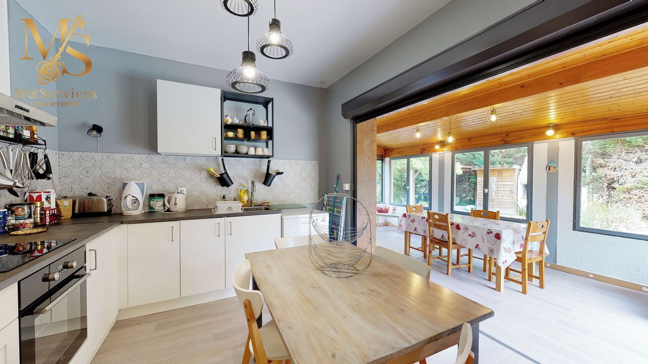 Photo of Kitchen in Saint-Laurent-des-Hommes