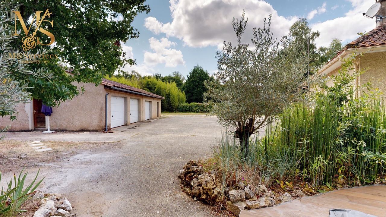 Photo of Outdoor in Saint-Laurent-des-Hommes