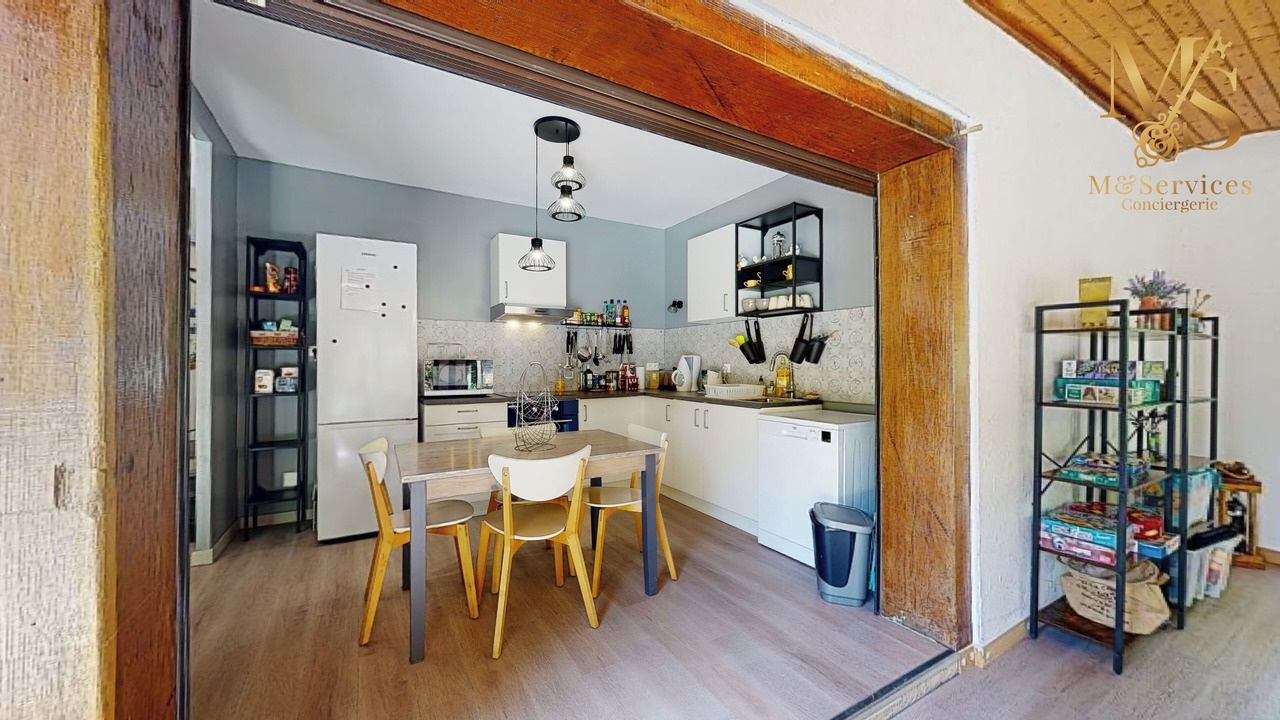 Photo of Kitchen in Saint-Laurent-des-Hommes