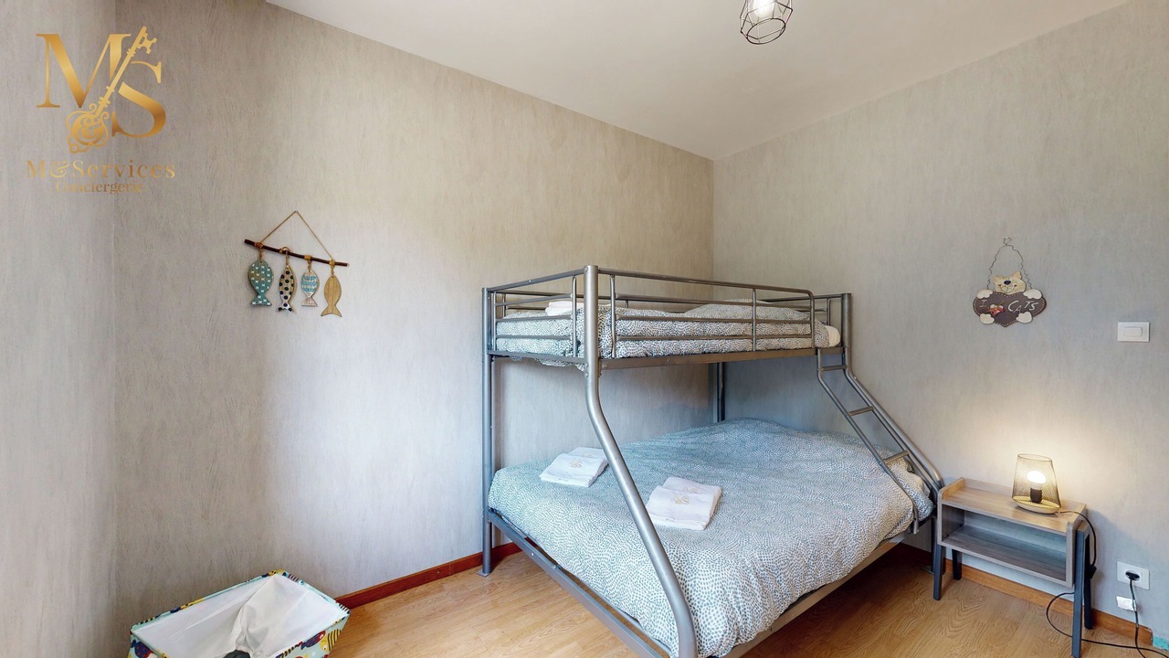 Photo of Bedroom in Saint-Laurent-des-Hommes