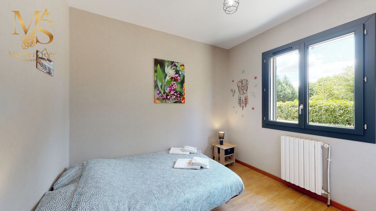 Photo of Bedroom in Saint-Laurent-des-Hommes