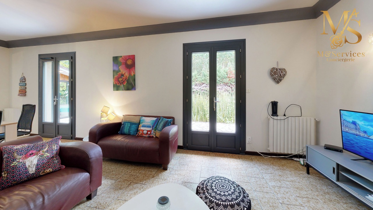 Photo of Livingroom in Saint-Laurent-des-Hommes