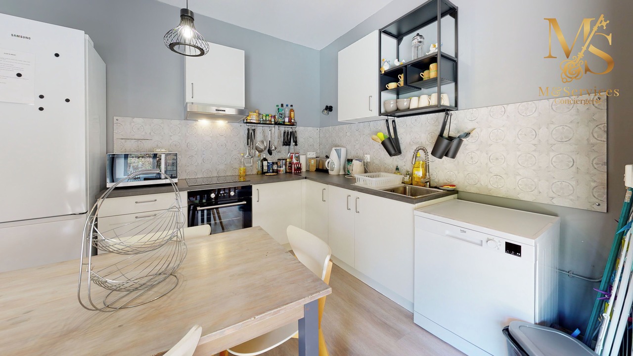 Photo of Kitchen in Saint-Laurent-des-Hommes
