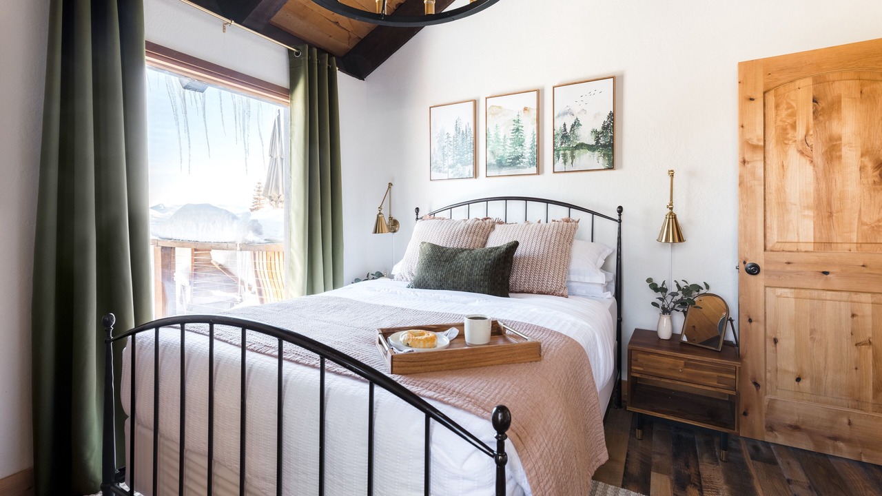 Photo of Bedroom in Meeks Bay